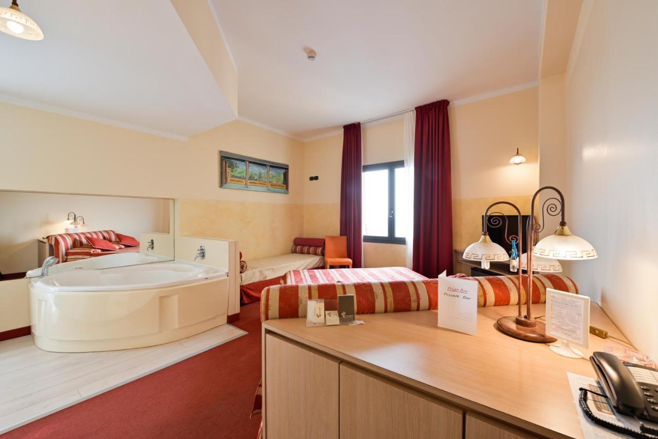 Hotel Europa San Bartolomeo Al Mare Εξωτερικό φωτογραφία
