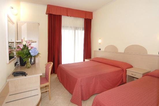 Hotel Europa San Bartolomeo Al Mare Εξωτερικό φωτογραφία