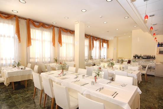 Hotel Europa San Bartolomeo Al Mare Εξωτερικό φωτογραφία
