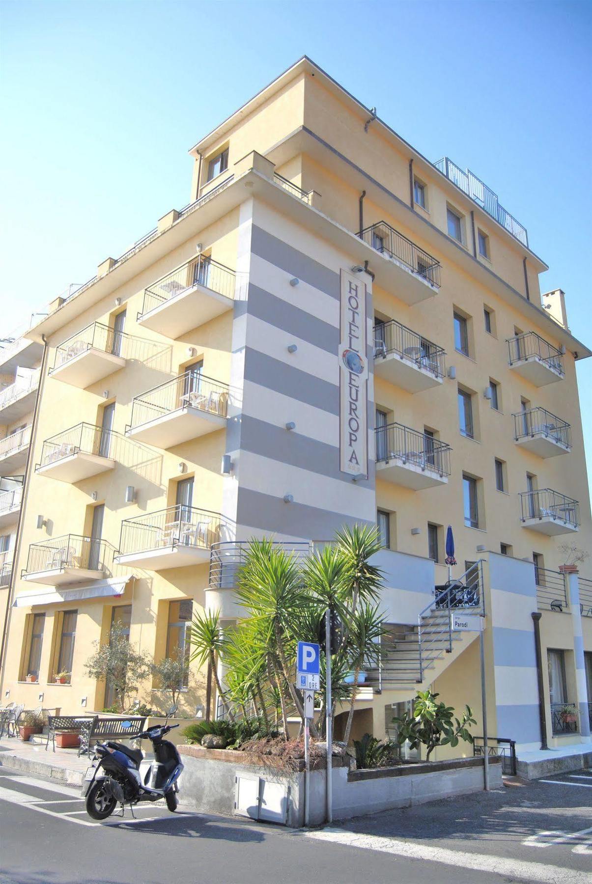 Hotel Europa San Bartolomeo Al Mare Εξωτερικό φωτογραφία